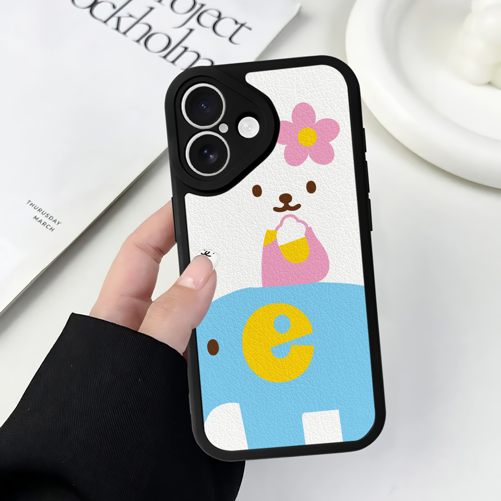 （画像用） Hello Kitty ハローキティ 【iPhone 16シリーズ対応】シリコンスマホケース（レザー調） 材質：シリコン